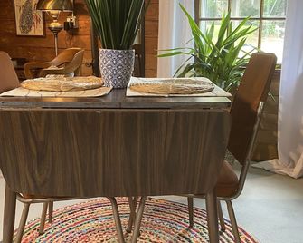 Muletowns Riverside Retreat - Columbia - Eetruimte