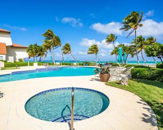 Beach Living At Villas Pappagallo Bldp - West Bay - Piscina