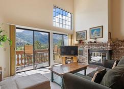 Interlaken 38, rustic condo with views for days - June Lake - Vardagsrum