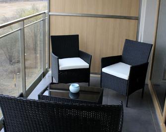 Cozy 2-bedroom apartment in pleasant Ełk with WiFi - Ełk - Balcony