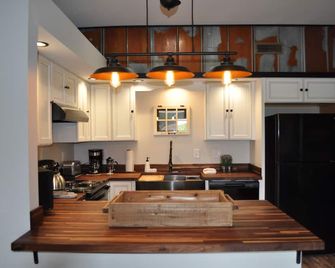 2-Bedroom Condo in the Heart of the Gorge! - Fayetteville - Keuken