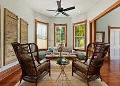 Captiva ~ Adults Only, Azul Historic Mansion Suite With Community Pool! - Key West - Pokój dzienny