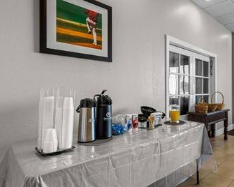 Affordable Stay Complete with Pool and Complimentary Parking - Hamilton - Buffet