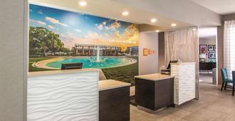 La Quinta Inn & Suites By Wyndham Orlando Ucf - Orlando - Hành lang