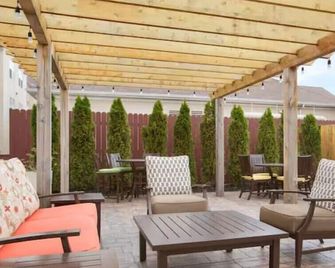 MainStay Suites - Grand Rapids - Patio
