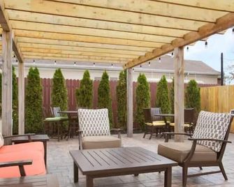 MainStay Suites - גרנד ראפידס - פטיו