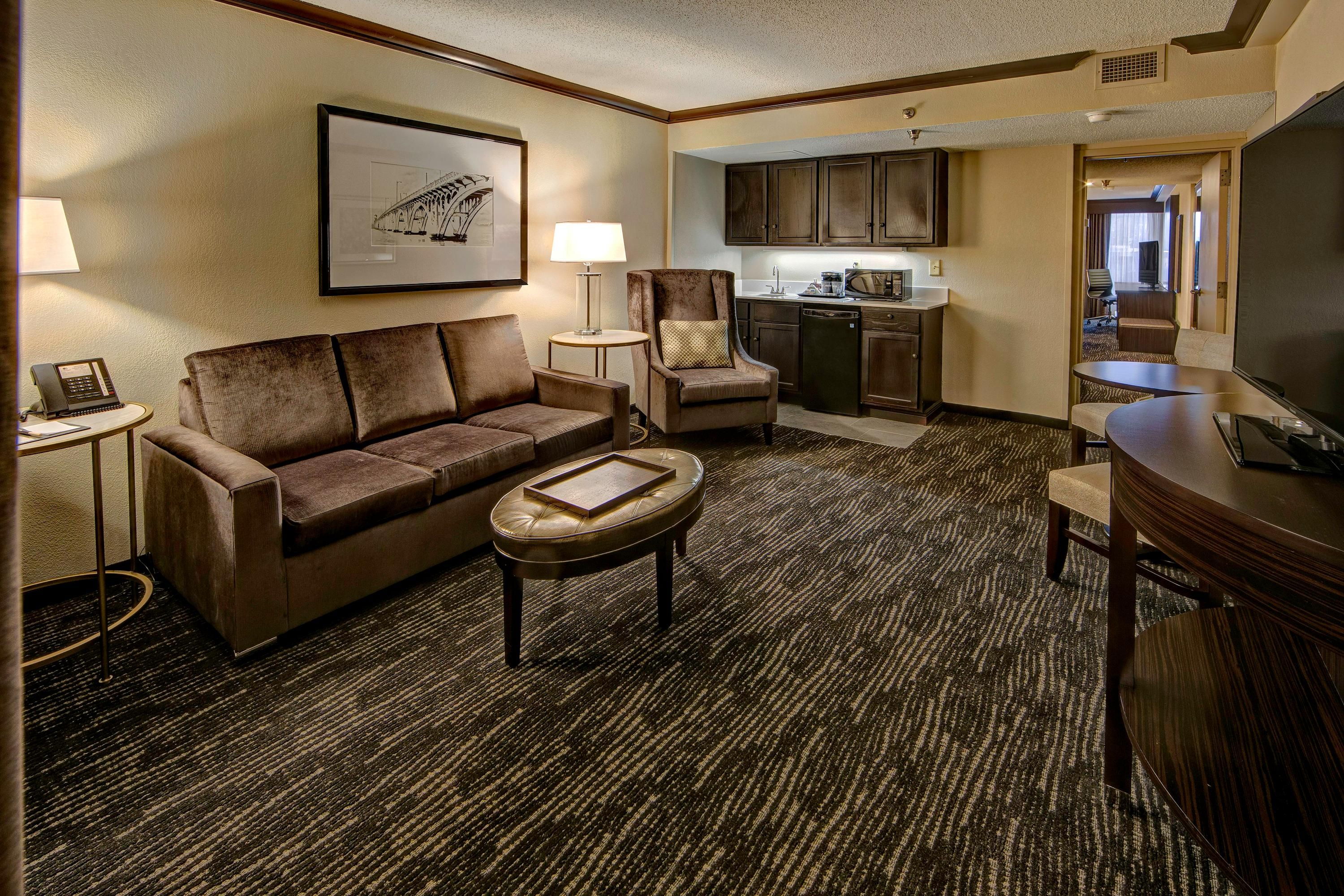 DoubleTree by Hilton Decatur Riverfront - Decatur - Stue