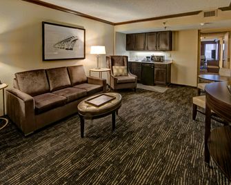 DoubleTree by Hilton Decatur Riverfront - Decatur - Living room