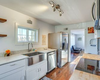 Sidney Vacation Rental w/ Fenced-In Yard! - Sidney - Kitchen