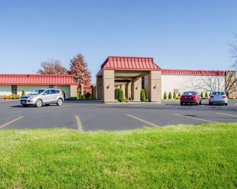 Quality Inn & Suites - Burnham - Edificio