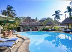 Aestus Villas Resort - Diani Beach - Basen