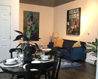 Lovely Pear Tree 1 bedroom, 1 bath Apartment near SLU in Canton, NY - Canton - Eetruimte