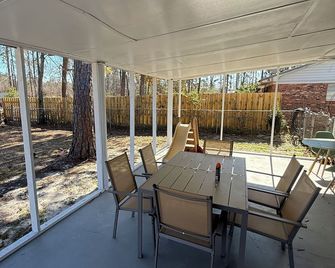 4br Hazlehurst Home • Huge Fenced Yard • Near Hospital • Sleeps 10 - Hazlehurst - Patio