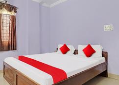 OYO Nandini Hotel - Hyderabad - Bedroom