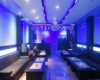 Hotel Prince - גוואטי - טרקלין