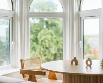 Newport Ship's Nook: Cozy Hideaway - Newport - Dining room