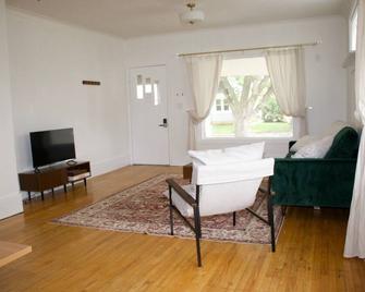 Eatoncourt Homestead, Shaunavon, Sk - Shaunavon - Wohnzimmer