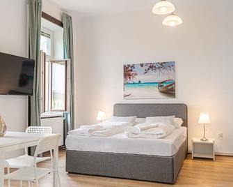 Welcoming 2br Apt. Near Akh- Perfect For Longstays - Viena - Habitación