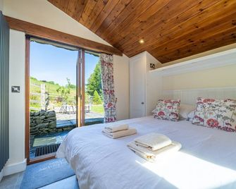 Stoney Calf - Gorgeous Cottage on a working farm - Kirkby Lonsdale - Bedroom