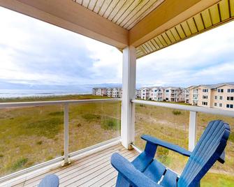 Top Floor - All The Views - 2 Bed 2 Bath Apartment in Westport - Westport - Balcony