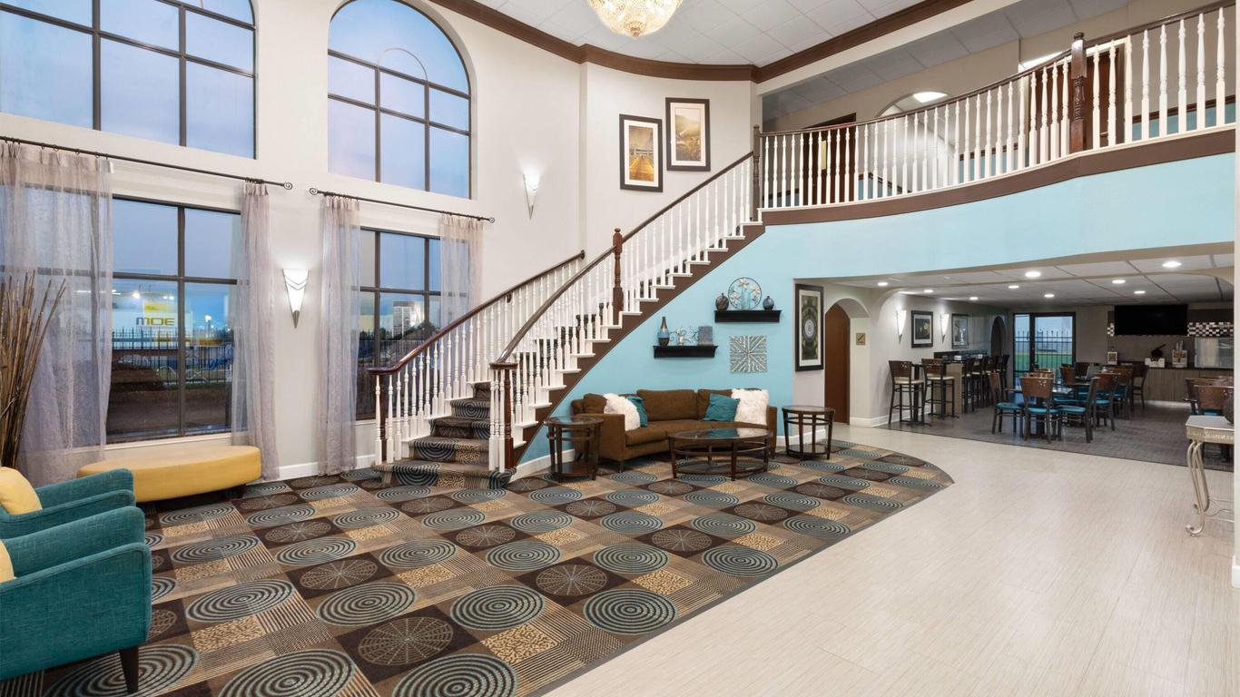 Days Inn & Suites by Wyndham Sam Houston Tollway