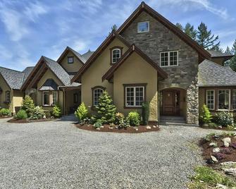 Luxurious Treetop Suite on the outskirts of the city - Langford - Building