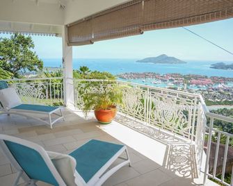 Homerez - Elegant apartment in Les Mamelles - Les Mamelles - Balcon