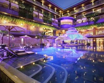 The Crystal Luxury Bay Resort Nusa Dua - South Kuta - Pool