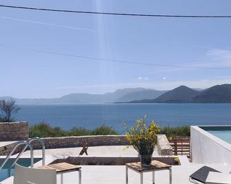 Unique sea front villa, loft type with pool - Palairos - Balcony