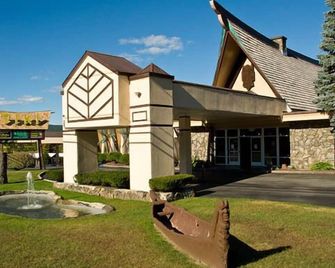 Tiki Resort - Lake George - Edificio
