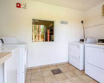 Motel 6 Mesa North - Mesa - Laundry facility
