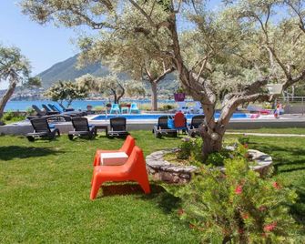 Agni Suites - Nikiana - Innenhof