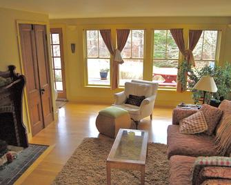 Tranquility and Beauty inside and out. - West Tisbury - Sala de estar