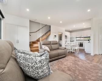 Rosewater Townhouses Dromana - Dromana - Living room