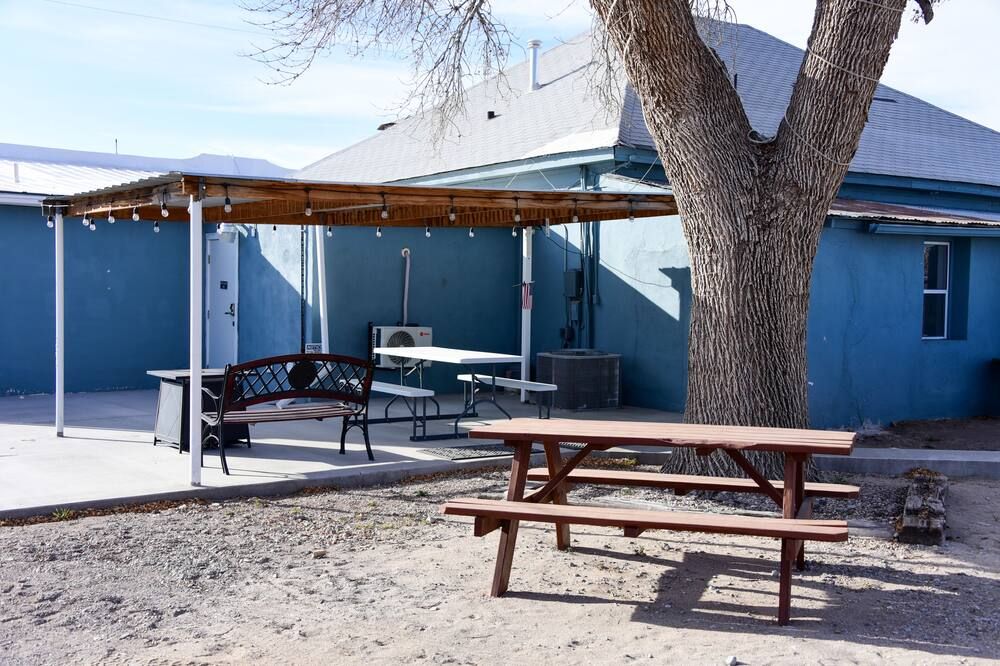 Carmen's Marfa Hotel/Ruben Room 2 Queen Beds - Marfa - Patio