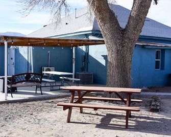 Carmen's Marfa Hotel/Ruben Room 2 Queen Beds - Marfa - Patio