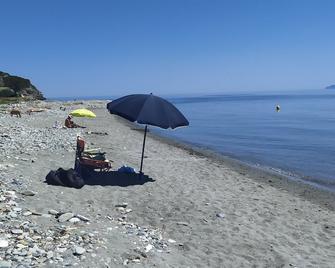 Discover the originality of CAP (P.M.R. access)7 pers - Sisco - Plage