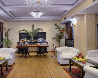 Hotel Clarks Varanasi Limited - ורנאסי - טרקלין