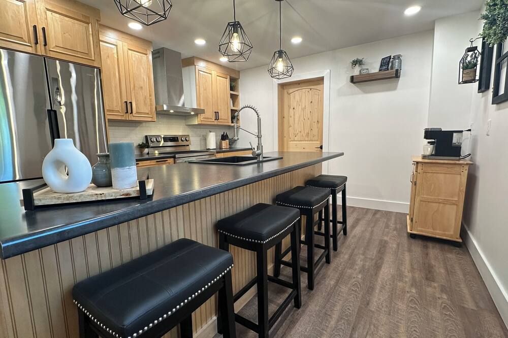 NEW! 3-bed farmhouse in Duncansville w AC, WiFi. Close to Blue Knob Ski Resort