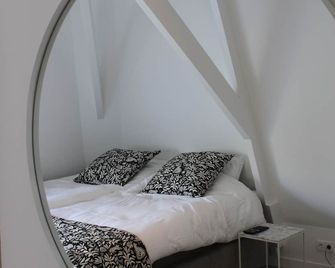Stylish-loft Near City Center And Park - Roosendaal - Schlafzimmer