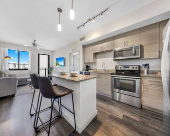 The Serenity in Dtwn 3 Min from Las Olas - Fort Lauderdale - Kitchen