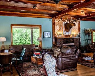 The Long View Lodge - Blue Mountain Lake - Living room