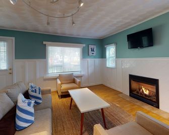 Breezeway Boutique Hotel - Westerly - Living room