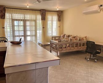Luxurious 1-bedroom apartment on the ground floor - Diani Beach - Salon