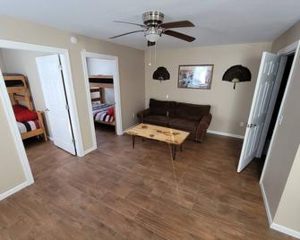 Turkey Tale - Charming 2-bedroom apartment in delightful Linneus with WiFi - Houlton