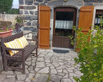 Tiny Cantalou - Saint-Martin-Valmeroux