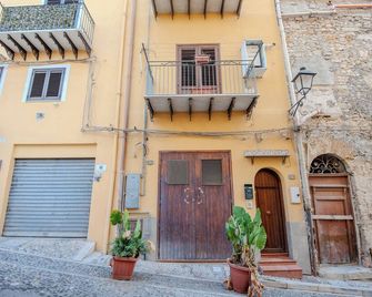 La discesa di San Giuseppe - Termini Imerese - Building