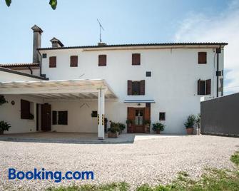 Regina nel cuore del Veneto - Codogne - Building