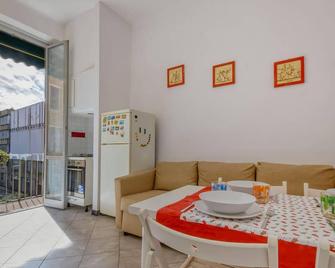1 Bedroom Beautiful Apartment In Genova - Genoa - Dining room