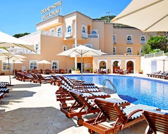Grand Hotel Palladium - Santa Eulària des Riu - Pool